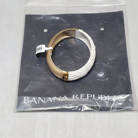 Banana Republic gold-toned metal and white enamel bangle bracelet - Picture 6 of 6